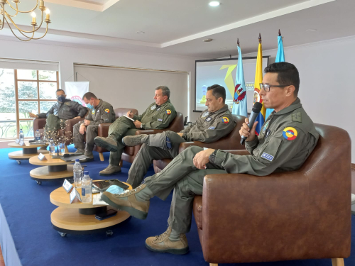 La Escuela de Postgrados adelantó el conversatorio  “Retos y Desafíos de la Fuerza Aérea Colombiana”