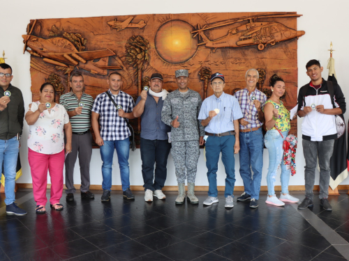 Comandante del CACOM2 se reunió con líderes comunitarios de siete veredas