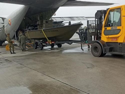 Se continúan transportando Botes Fluviales hacia el suroriente del país