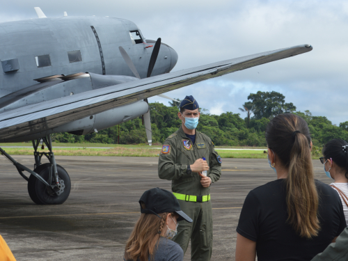 Con el programa “Así se va a las estrellas”, población civil de Leticia conoce las capacidades de su Fuerza Aérea Colombiana. 
