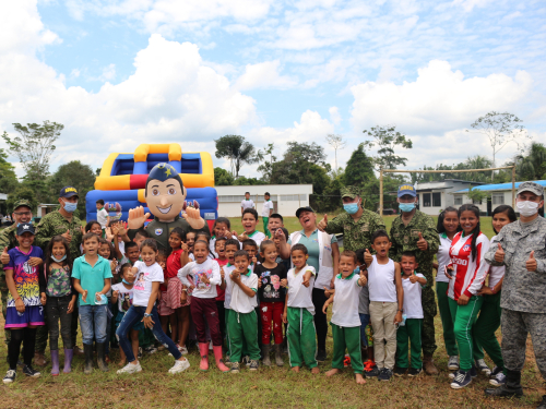 Un día de alegría en Las Mercedes, Caquetá gracias a su Fuerza Aérea Colombiana 