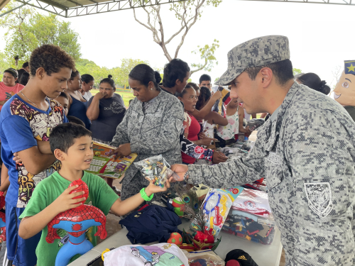 Su Fuerza Aérea realiza acompañamiento permanente a las comunidades del Oriente Colombiano