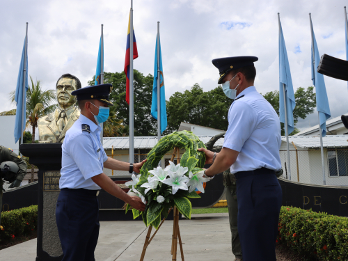 Sentido homenaje en memoria y solidaridad con las víctimas del conflicto armado en el CACOM 4