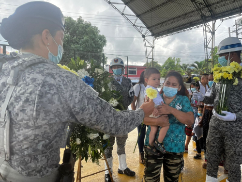 En Puerto Salgar Cundinamarca, su Fuerza Aérea rinde honores a la víctimas del conflicto armado en Colombia 
