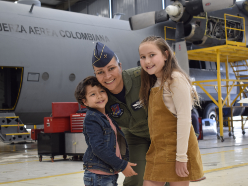 En el mes de la madres su Fuerza Aérea Colombiana exalta su labor