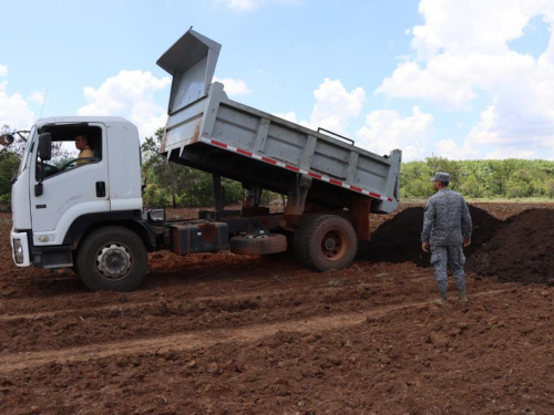 Comunidades indígenas y campesinas de Puerto López son beneficiadas por su Fuerza Aérea