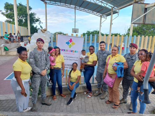 Pedagogía y entrega de regalos a niños isleños y raizales
