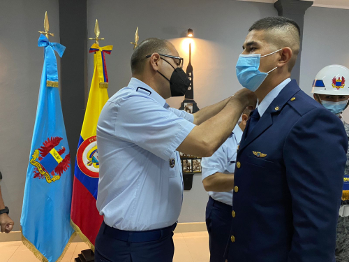Oficiales ascienden en el Comando Aéreo de Combate No.1