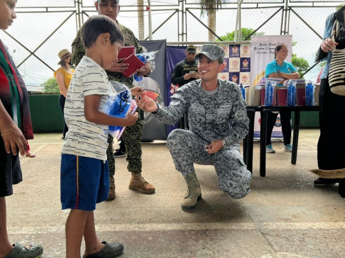 Niños de Solano disfrutaron de la presencia de su Fuerza Aérea Colombiana