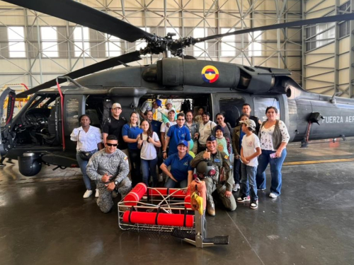 125 niños y jóvenes disfrutaron de una jornada aeronáutica