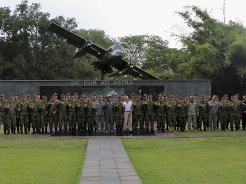 Miembros del CAEM y CIDENAL conocieron las capacidades de su Fuerza Aérea