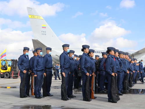 CATAM transporta a personal de las Escuelas de Formación Militar para el desfile del 20 de julio 