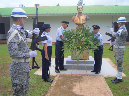 El Grupo Aéreo del Oriente rinde un homenaje a los héroes caídos en cumplimiento de su deber