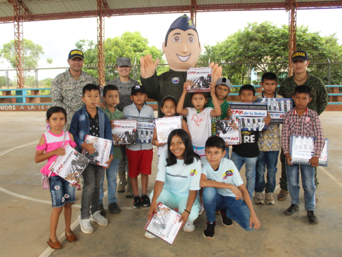 Su Fuerza Aérea visita resguardo indígena en Orocué, Casanare