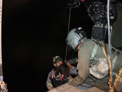 Dos personas víctimas de accidente en avión civil fueron rescatadas por su Fuerza Aérea en la selva del Guainía