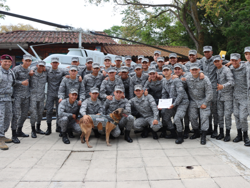 Soldados culminaron felizmente el servicio militar en su Fuerza Aérea Colombiana 