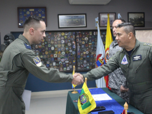 Se dio clausura al curso de Transición Oficial Controlador de Armas en el Comando Aéreo de Combate No. 1