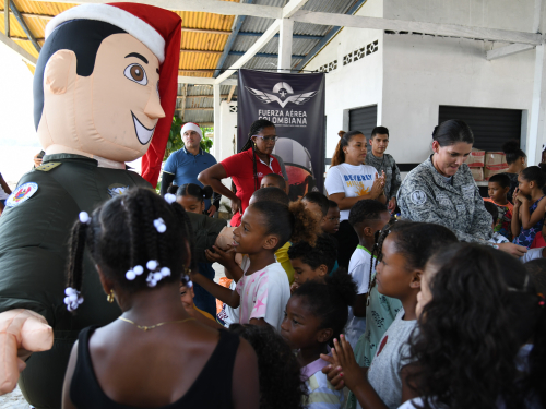 ‘Operación Gratitud’ alegró la Navidad a niños y niñas de Acandí, Chocó