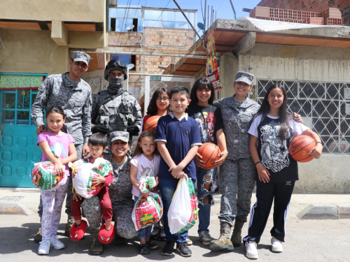 Entre risas y alegrías son entregados regalos a los niños de las comunidades aledañas de  CATAM