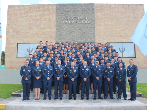 Aerotécnicos de la Fuerza Aérea Colombiana reciben titulación tecnológica.