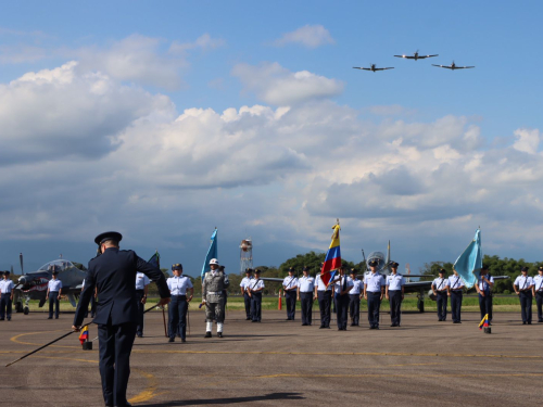 En ceremonia militar fue reconocido el nuevo comandante del Comando Aéreo de Combate No. 2