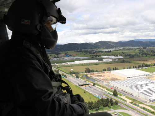 La capital del país es custodiada desde las alturas en este plan retorno