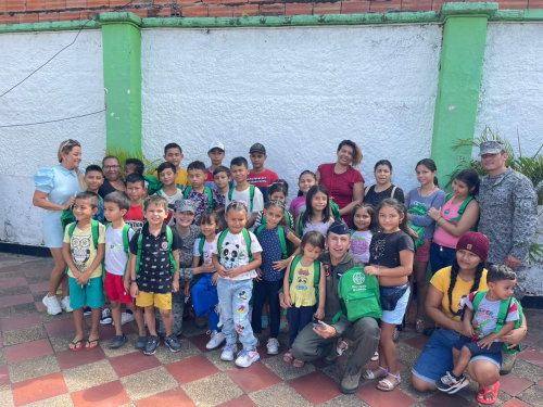 Entrega de kits escolares en Melgar, Tolima