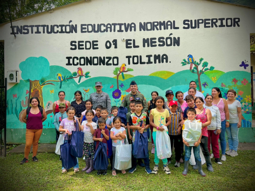 27 niños de la vereda el Mesón, Icononzo, fueron beneficiados con kits escolares