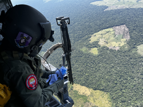 Perifoneo aéreo y lanzamiento de volantes, un aliado para la  sensibilización en el suroriente del país