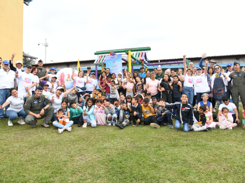 Fuerza Aérea obsequió un nuevo parque a 80 niños del Oriente antioqueño