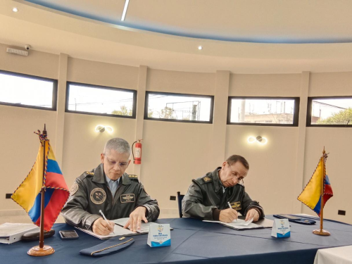 Fuerzas Aéreas de Colombia y Ecuador se reúnen para enfrentar amenazas comunes en la región