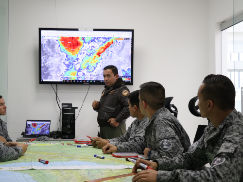 Capacidades aéreas en máximo alistamiento ante alerta naranja del Volcán Nevado del Ruiz