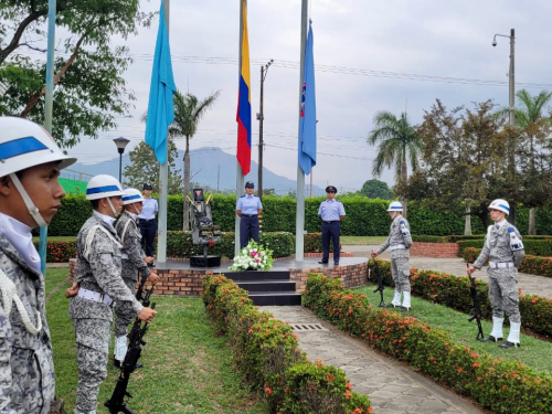 Grupo Aéreo del Casanare honra la memoria de quienes ofrendaron su vida en el cumplimiento del deber