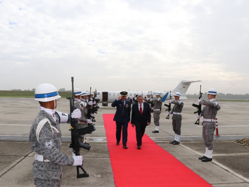 Cuatro invitados a la Cumbre de Venezuela aterrizan en el Comando Aéreo de Transporte Militar 
