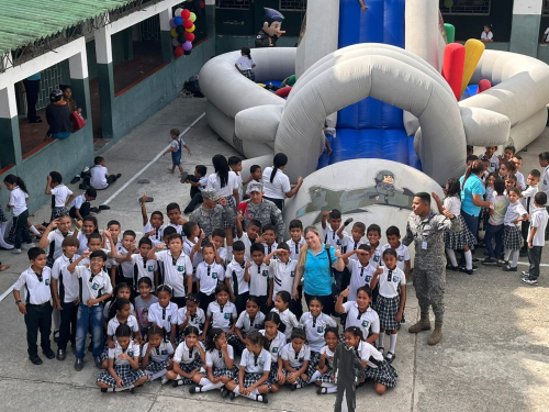 Recreación y diversión para niños, durante la celebración del día de la niñez en el Atlántico
