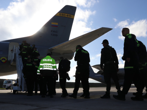 256 uniformados de la Policía Nacional transportados por la Fuerza Aérea hacia Valledupar, fortalecerán la seguridad del Festival Vallenato