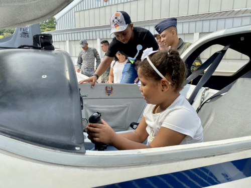 Celebración del día del niño en la Base Aérea de Cali