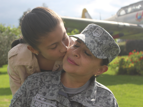 Mamá militar, una labor de amor y vocación