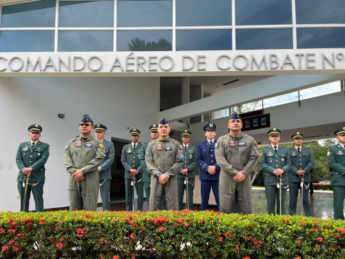 Oficiales nacionales y extranjeros más cerca del sueño de volar