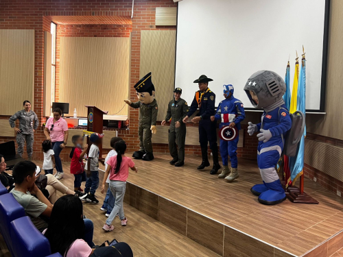 Niños y niñas de la “Fundación un Nuevo Amanecer” cumplen sus sueños