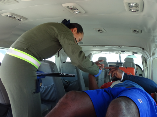 Hombre fue trasladado desde Providencia en una aeronave Caravan C208-B