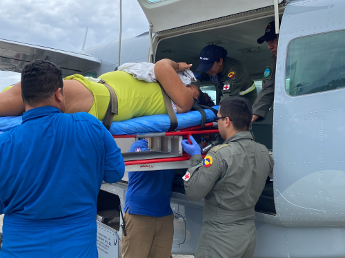 Mujer fue trasladada en una aeronave Caravan C208-B de su Fuerza Aérea