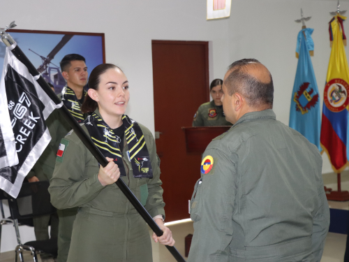 Seis alumnos chilenos del curso No. 88, recibieron la anhelada bufanda de vuelo  