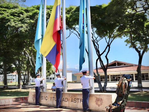 Fuerza Aérea conmemora el Día del Héroe de la Nación y sus Familias