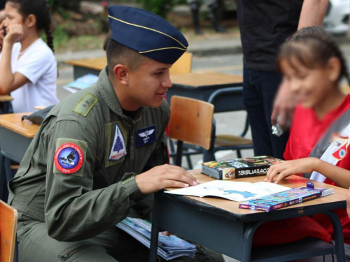 Incentivar la educación en los niños y niñas de La Dorada, Caldas es un propósito de su Fuerza Aérea Colombiana