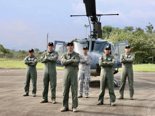 Tripulaciones del helicóptero Huey-II,  realizaron un vuelo histórico