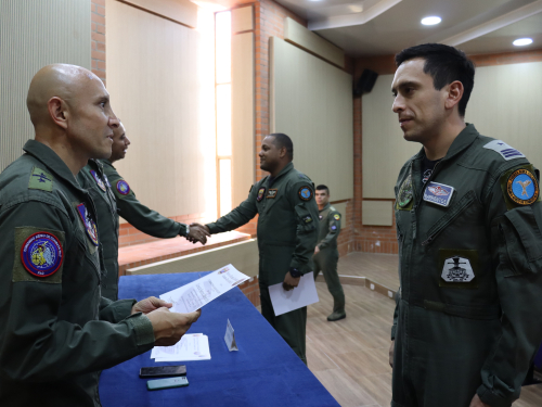 Por primera vez fuerzas aéreas de otros países se capacitan como instructores de vuelo en la Base Aérea Marco Fidel Suárez