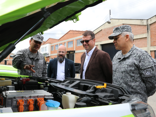 Implementación de movilidad eléctrica para el cumplimiento de requerimientos de apoyo a la seguridad operacional
