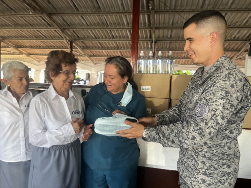 Adultos mayores de la Fundación Cottolengo reciben apoyo 