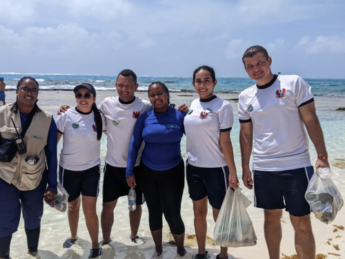 Jornada de charlas de medioambiente y limpieza en cayo Johnny Cay